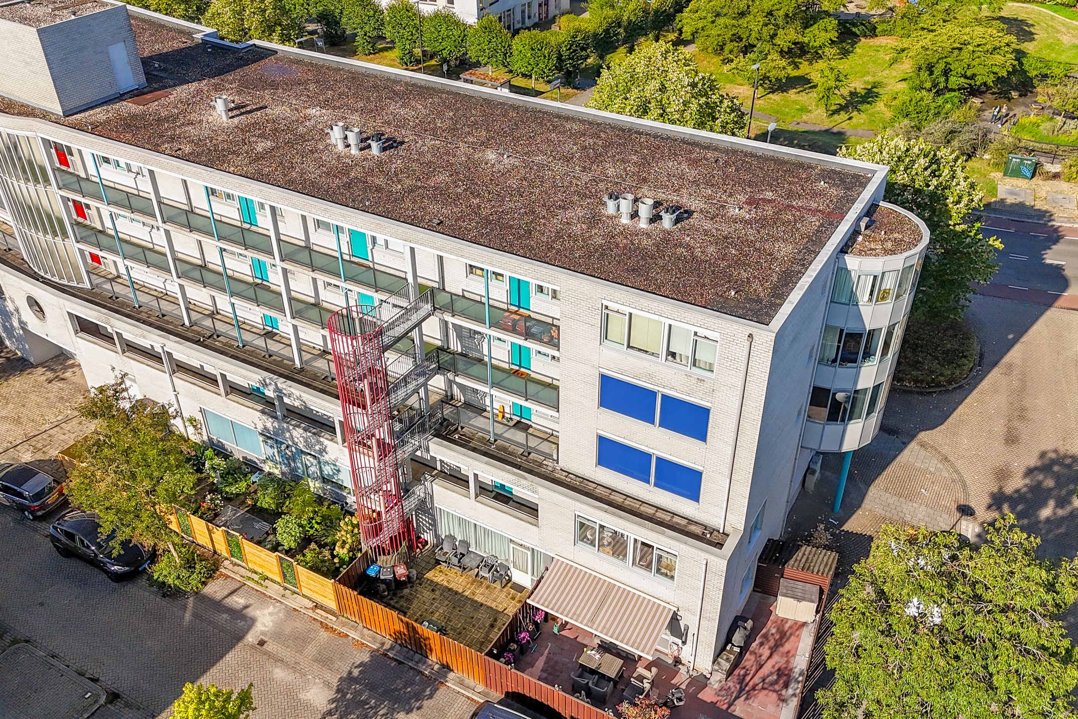 Photo 48 of Aartsbisschop Romerostraat 411