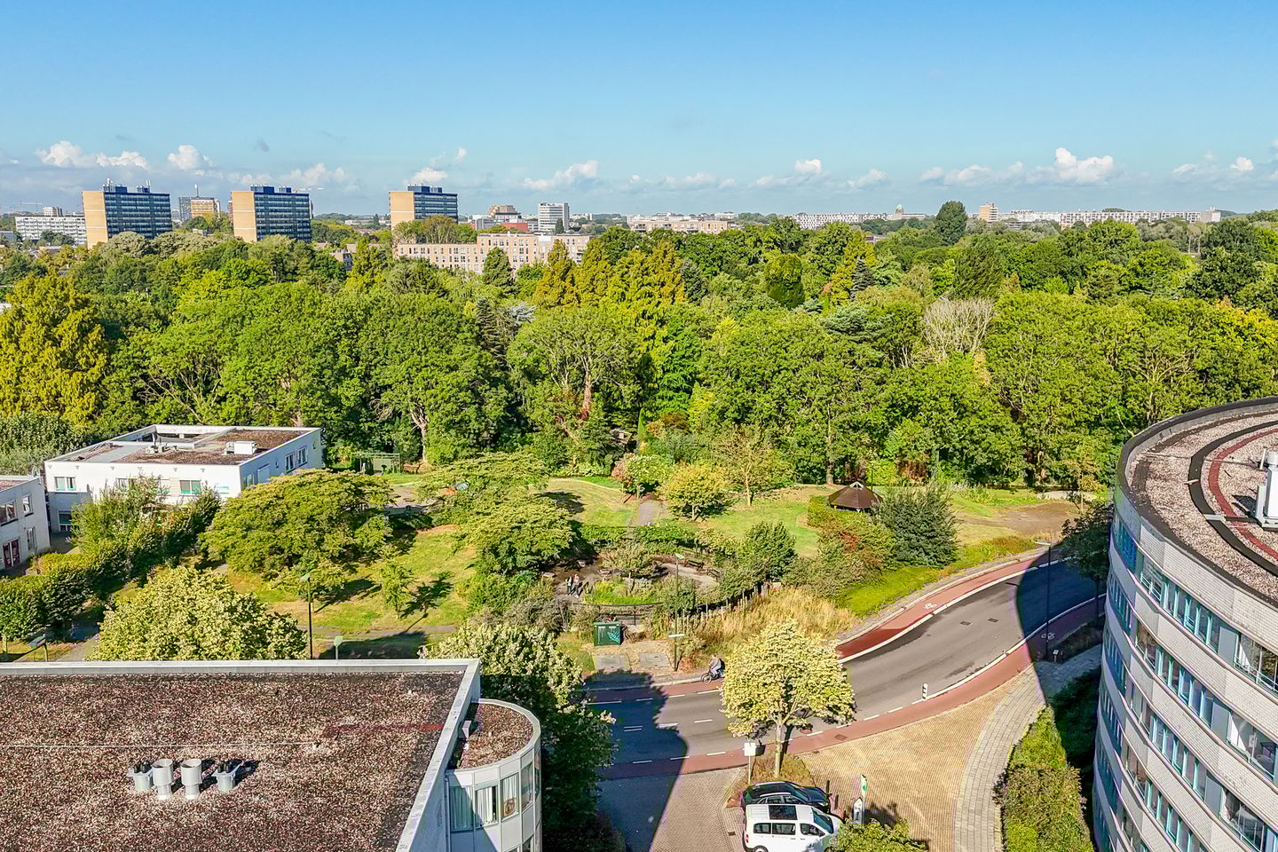 Photo 49 of Aartsbisschop Romerostraat 411