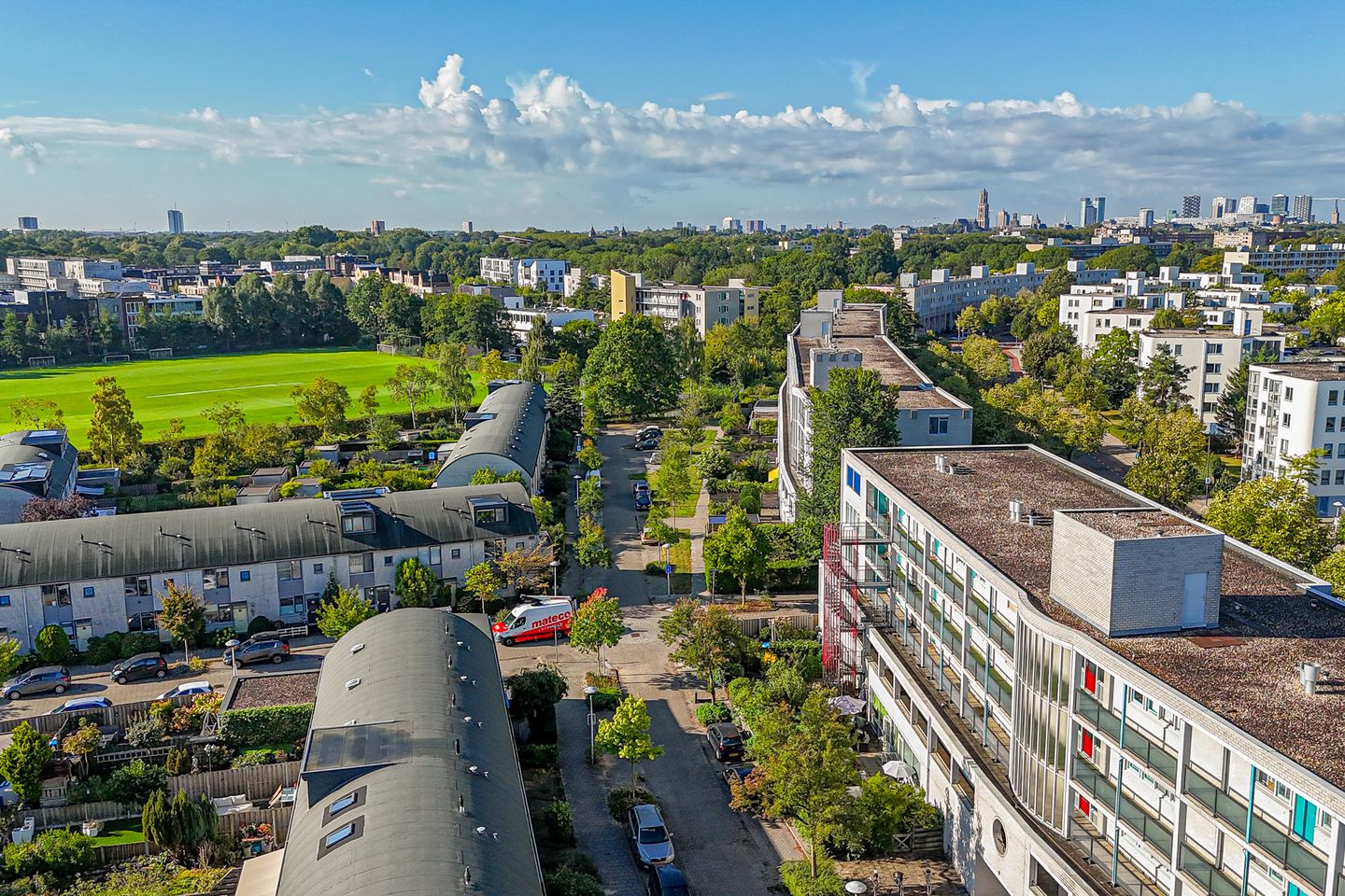 Photo 50 of Aartsbisschop Romerostraat 411