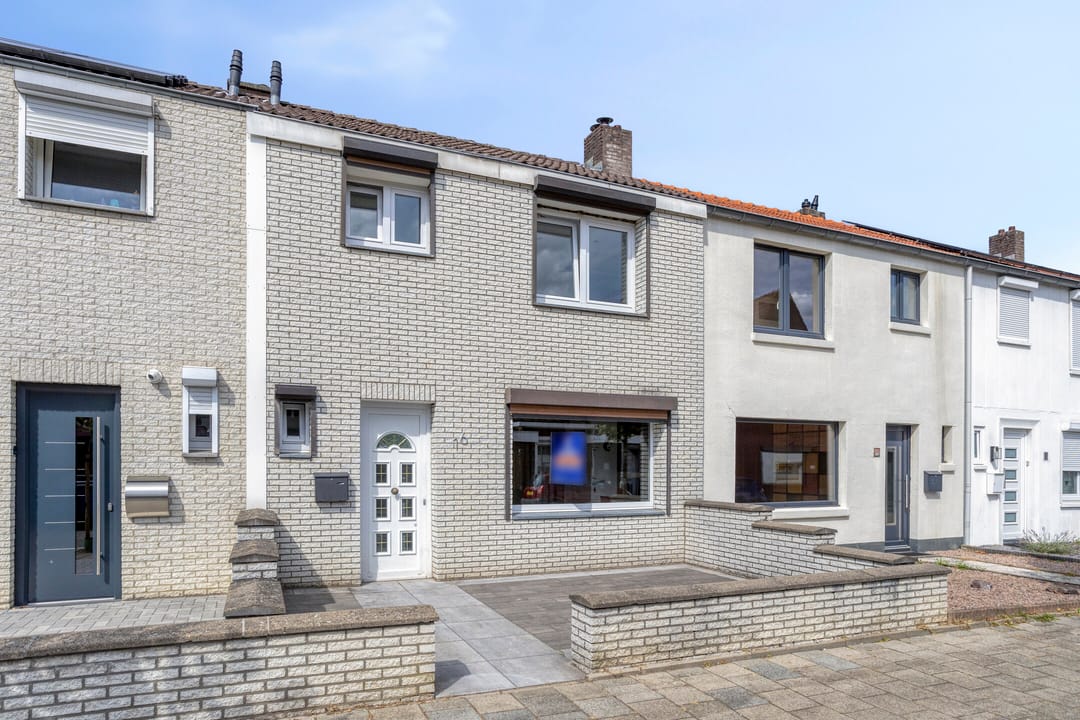 Photo 1 of Montfortstraat 16