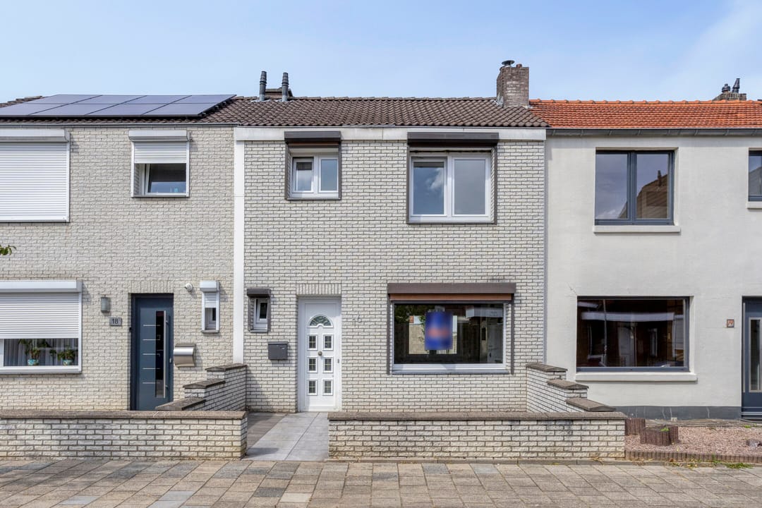 Photo 2 of Montfortstraat 16