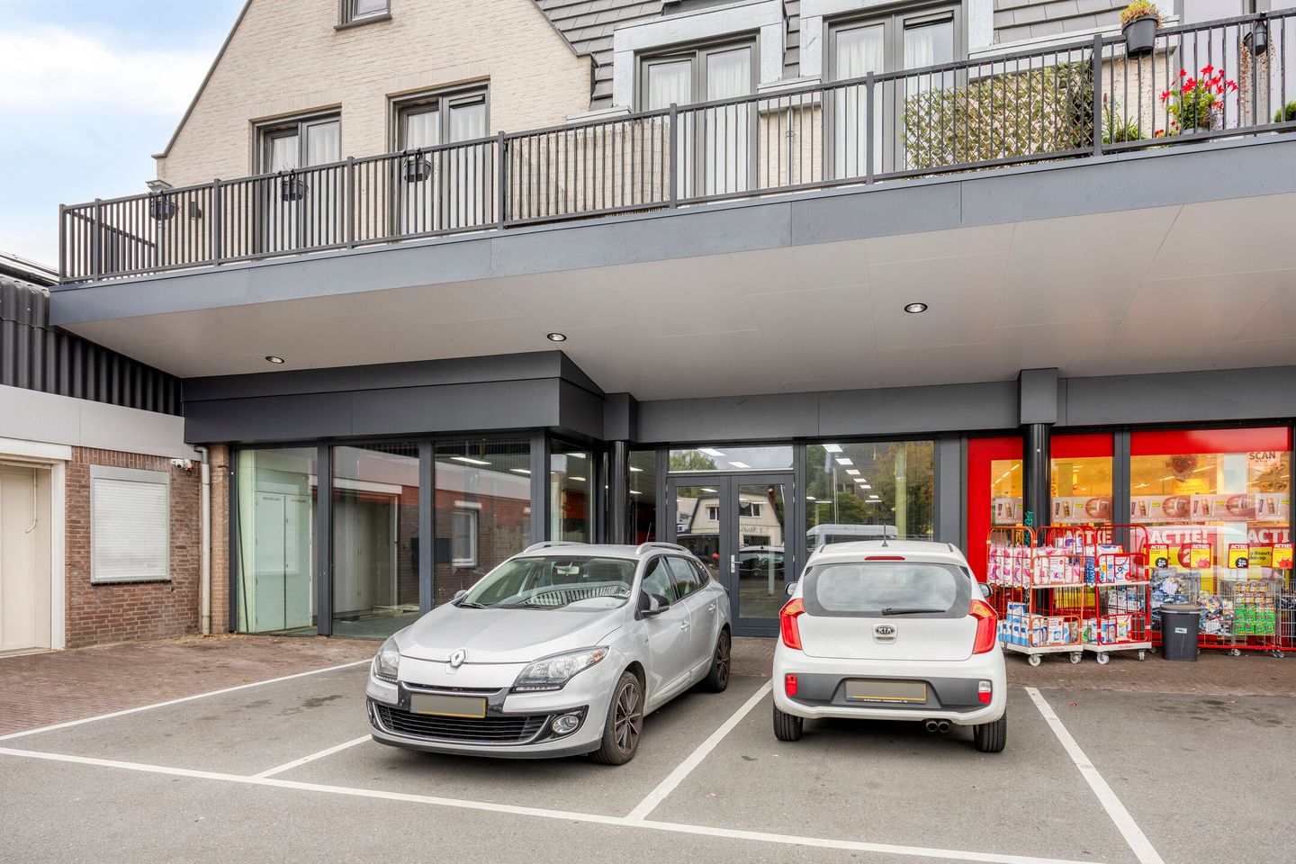 View photo 4 of Laar 29