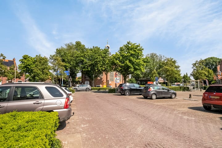 Foto 3 van Dorpsplein 10