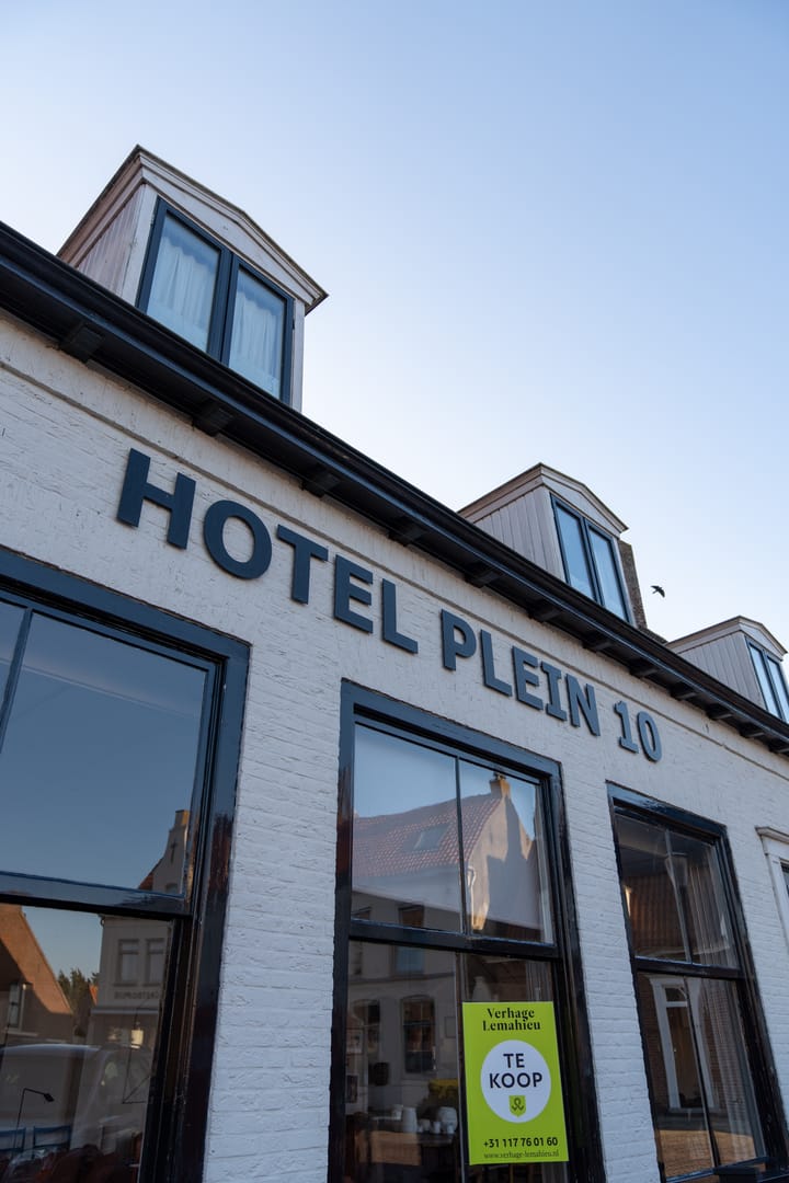 Foto 4 van Dorpsplein 10