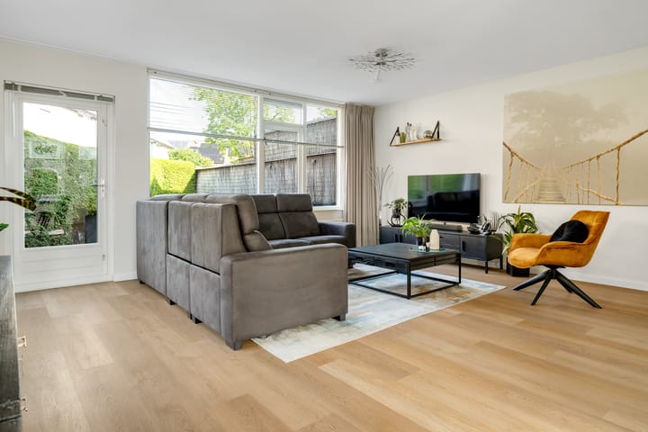 Photo 4 of Van Maanenware 40