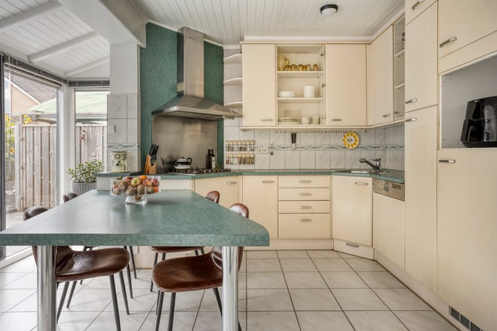 Photo 8 of Irenestraat 9