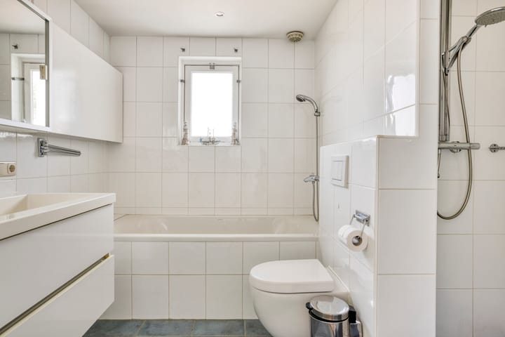 Photo 17 of Irenestraat 9