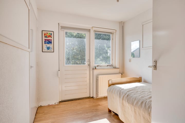 Photo 19 of Irenestraat 9