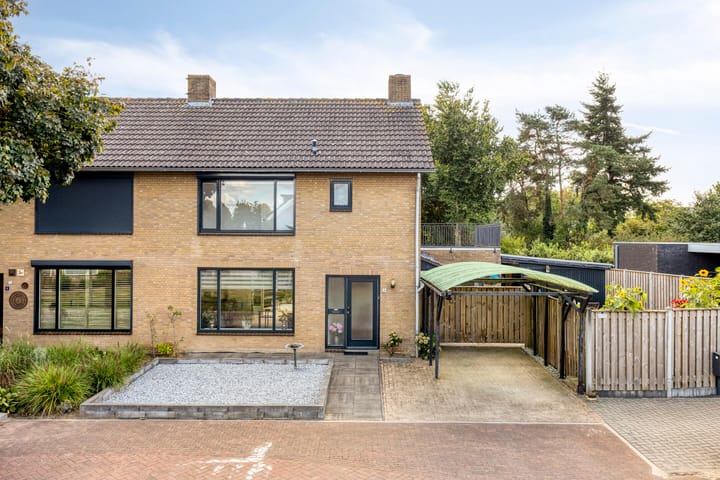 Photo 32 of Irenestraat 9