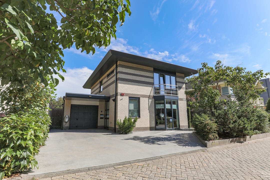 Foto 13 van Robert Stolzhof 122