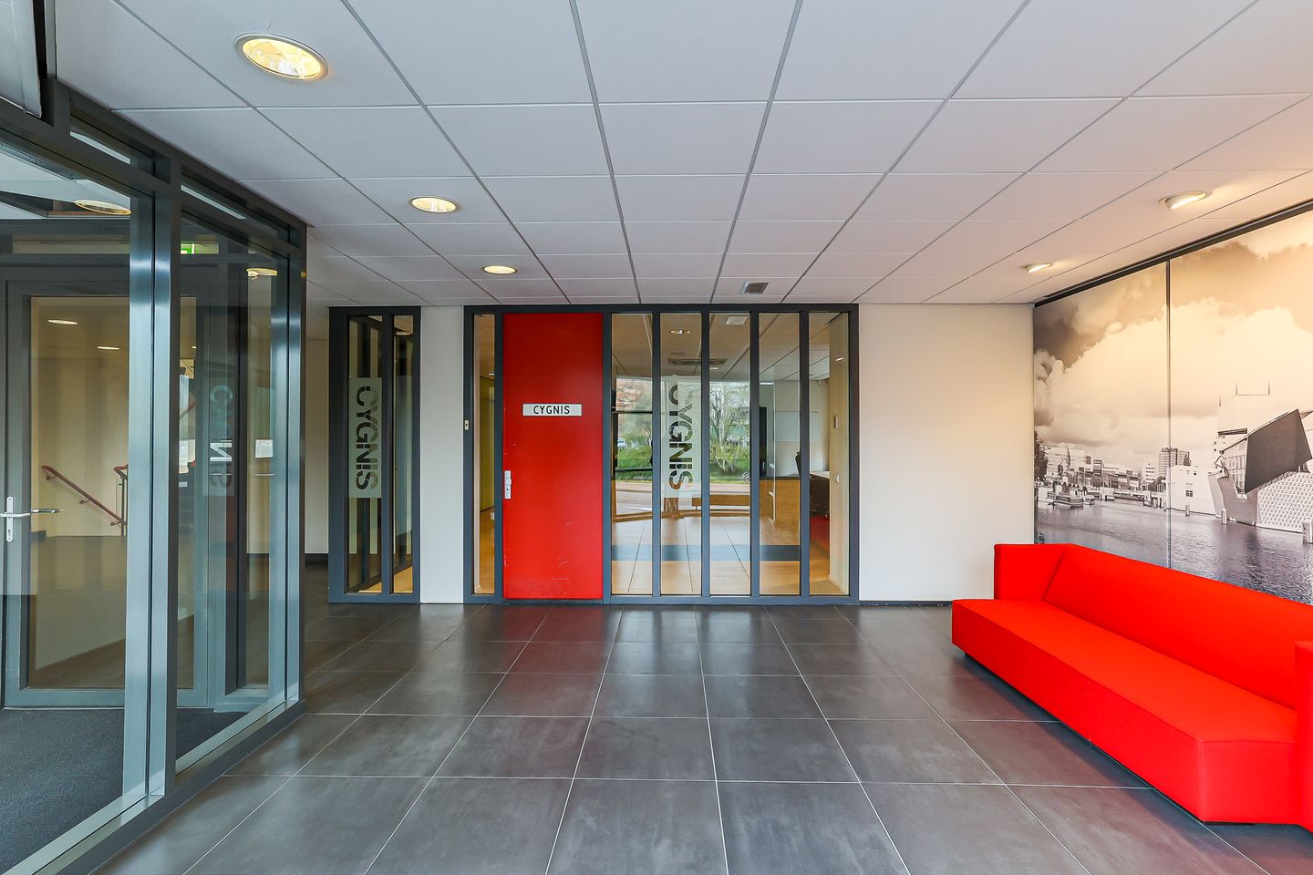 View photo 3 of Stationsweg 3-a