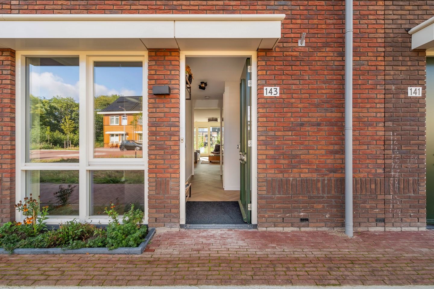 Foto 5 van Edgar du Perronstraat 143