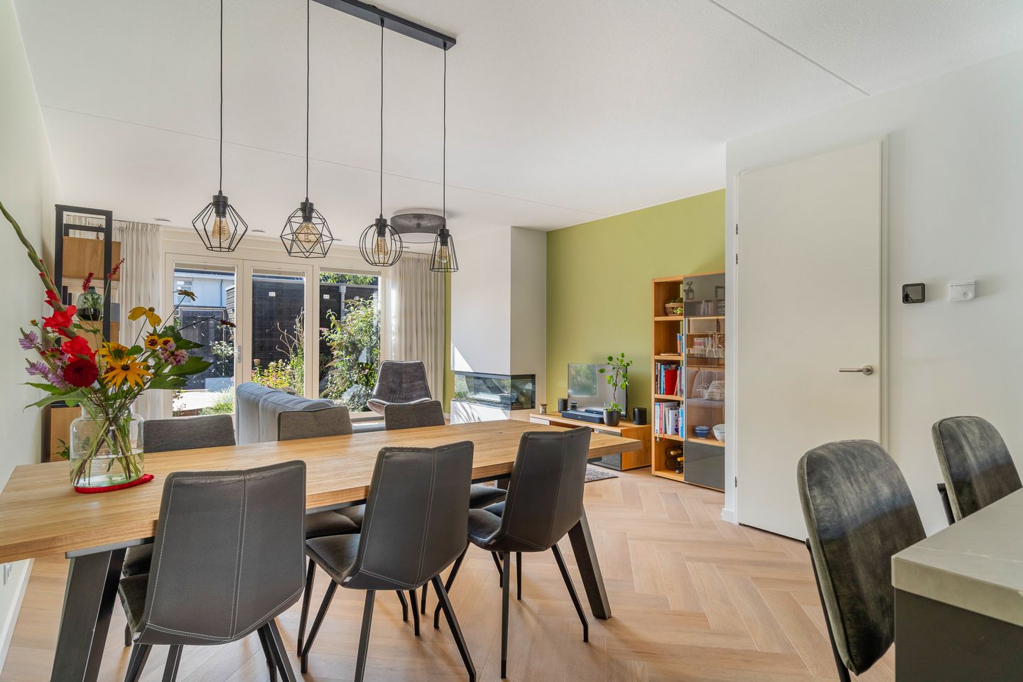 Foto 14 van Edgar du Perronstraat 143