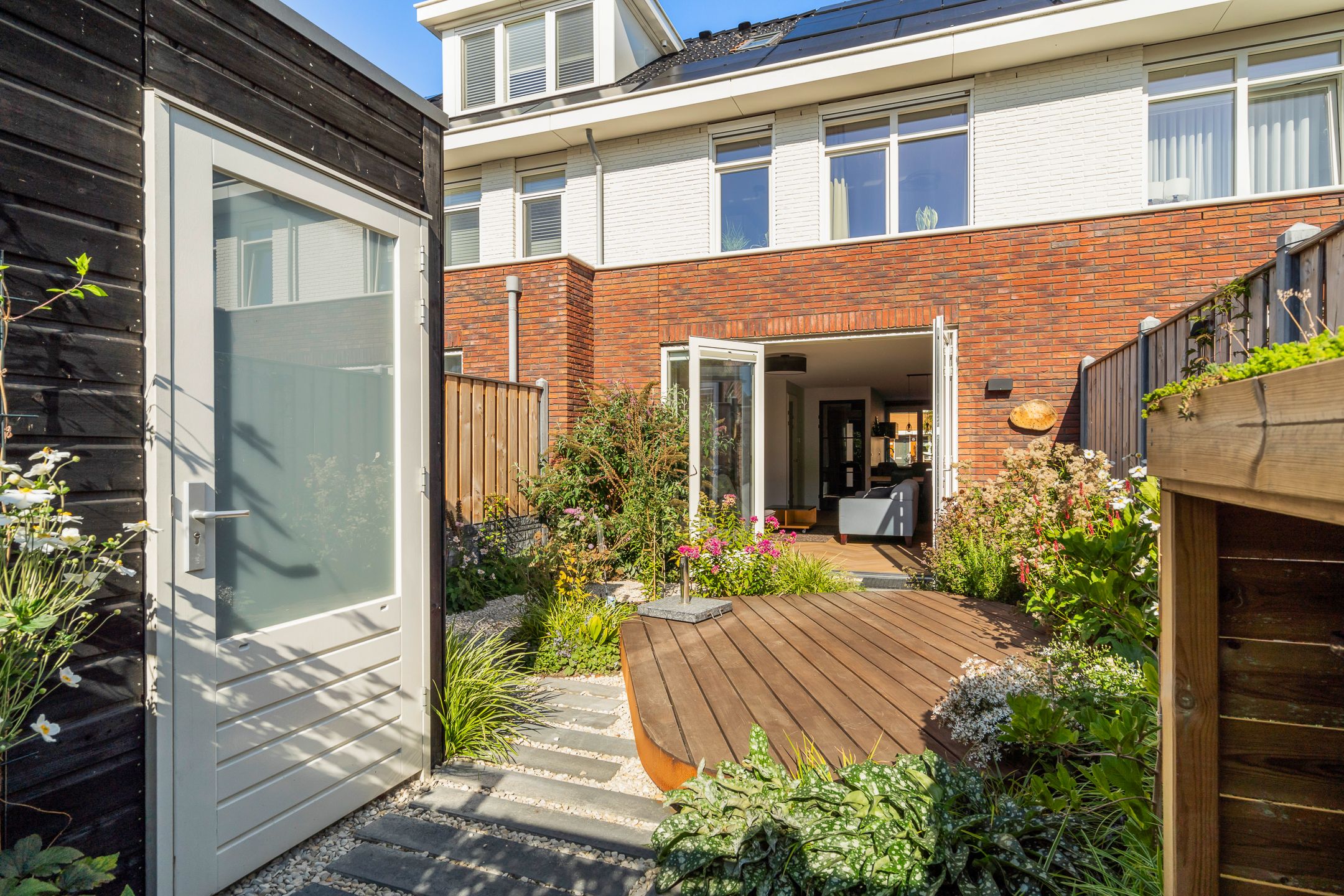 Foto 21 van Edgar du Perronstraat 143