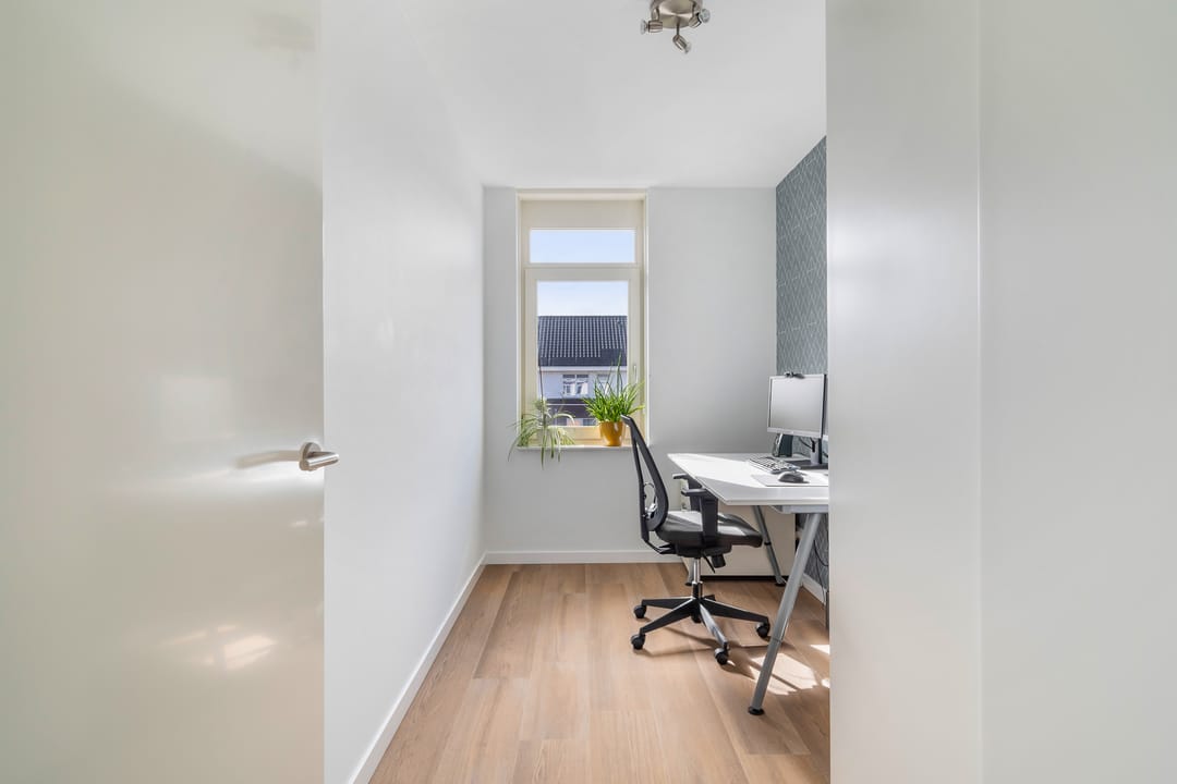 Foto 28 van Edgar du Perronstraat 143