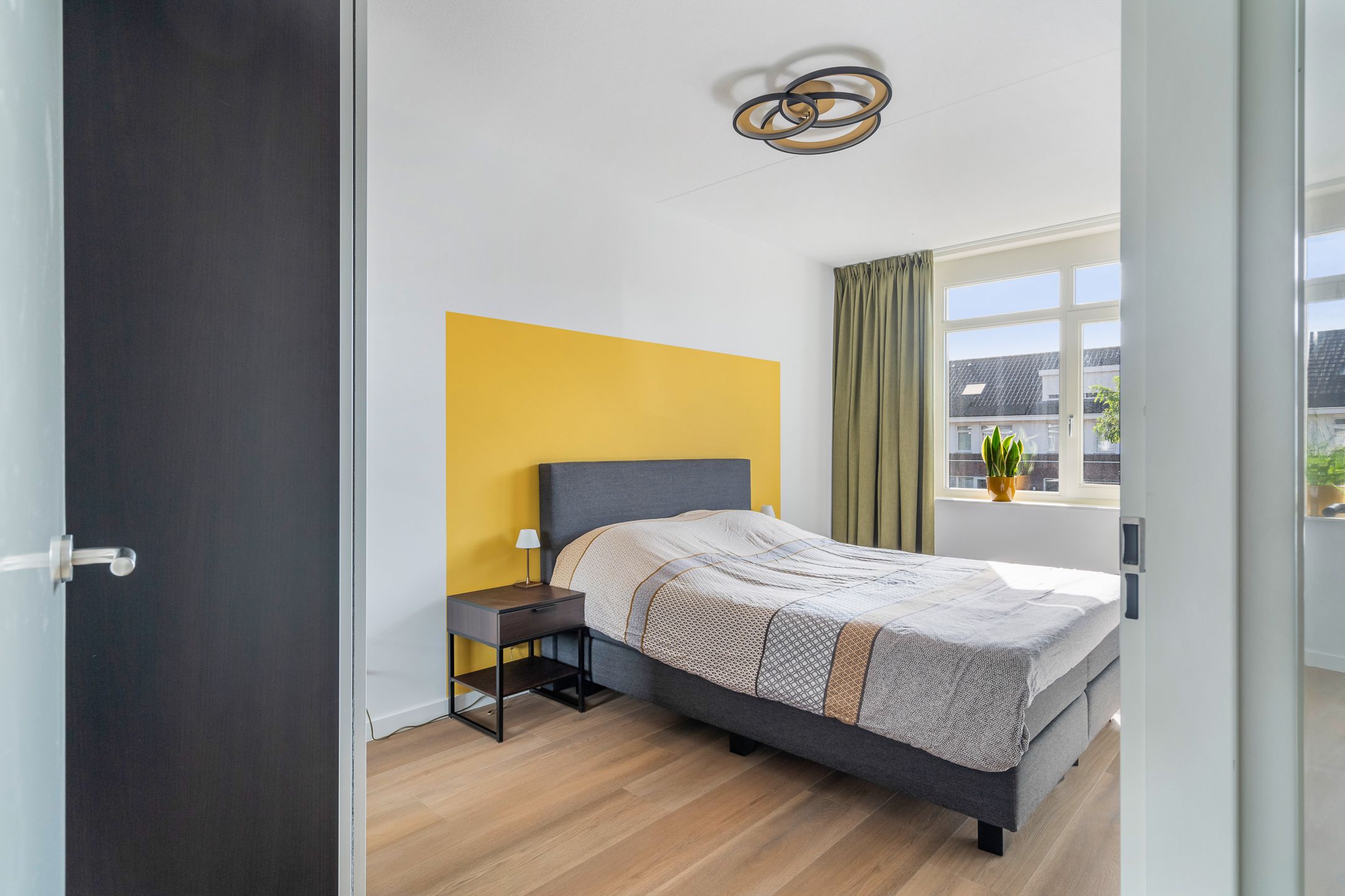 Foto 30 van Edgar du Perronstraat 143