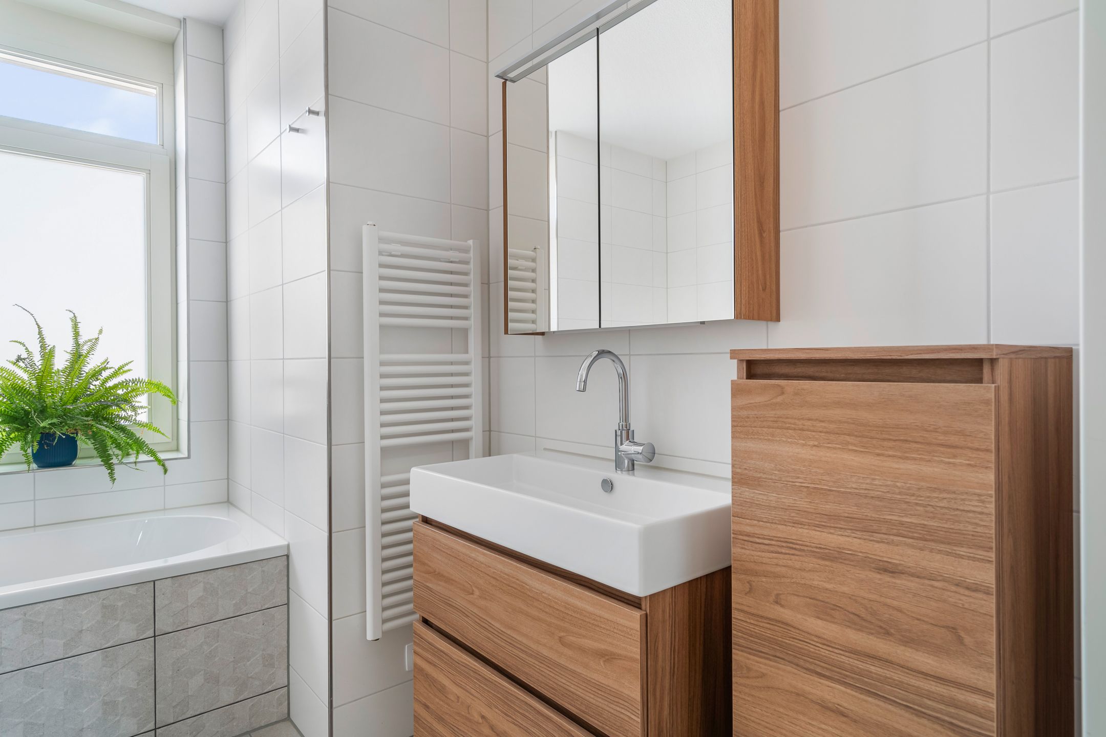 Foto 36 van Edgar du Perronstraat 143