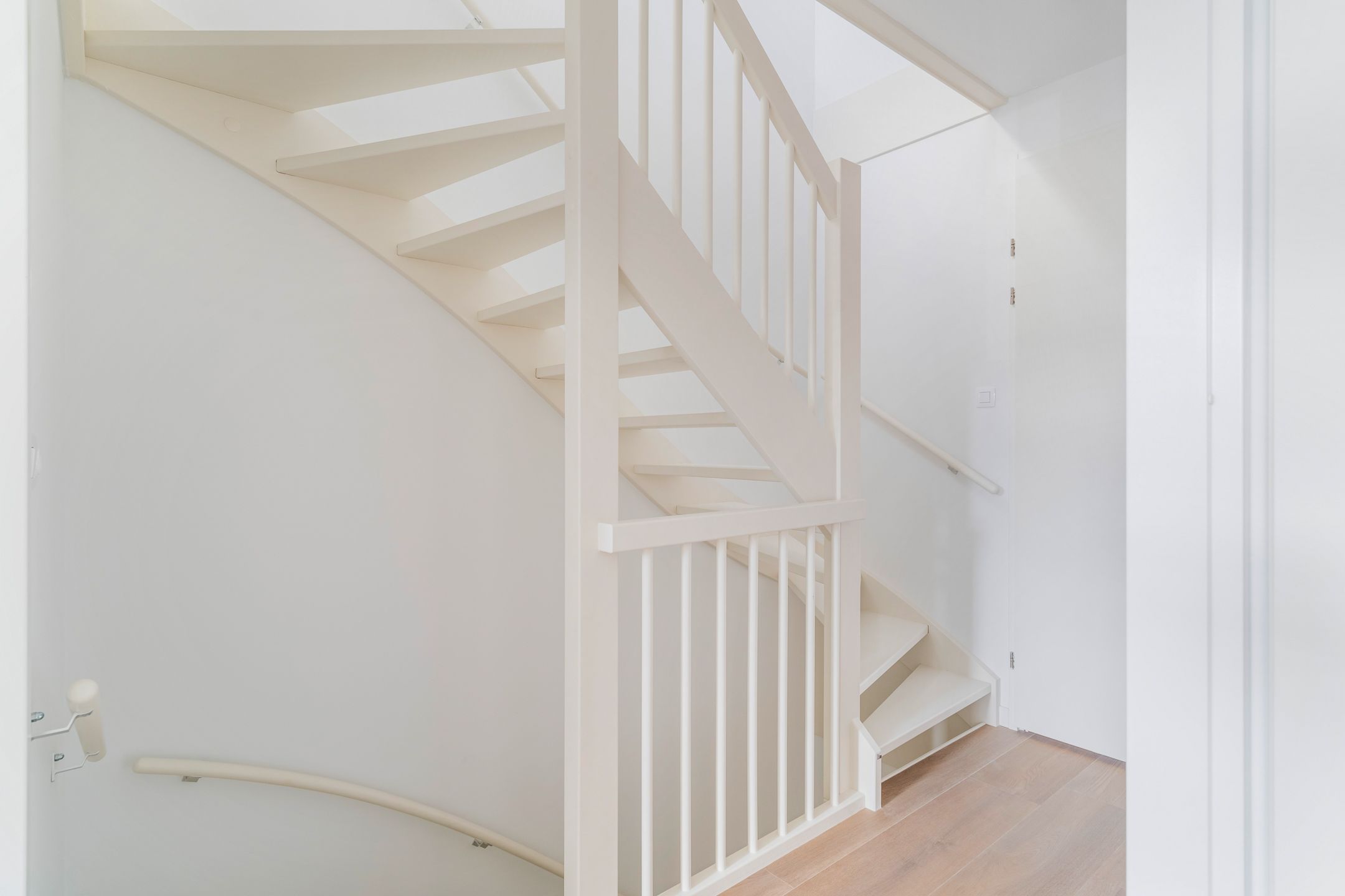 Foto 39 van Edgar du Perronstraat 143