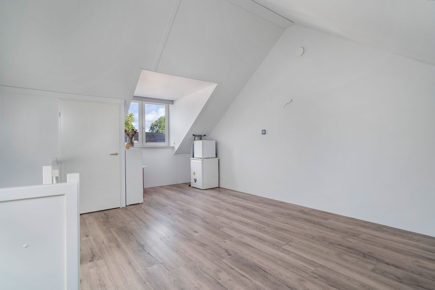 Foto 40 van Edgar du Perronstraat 143