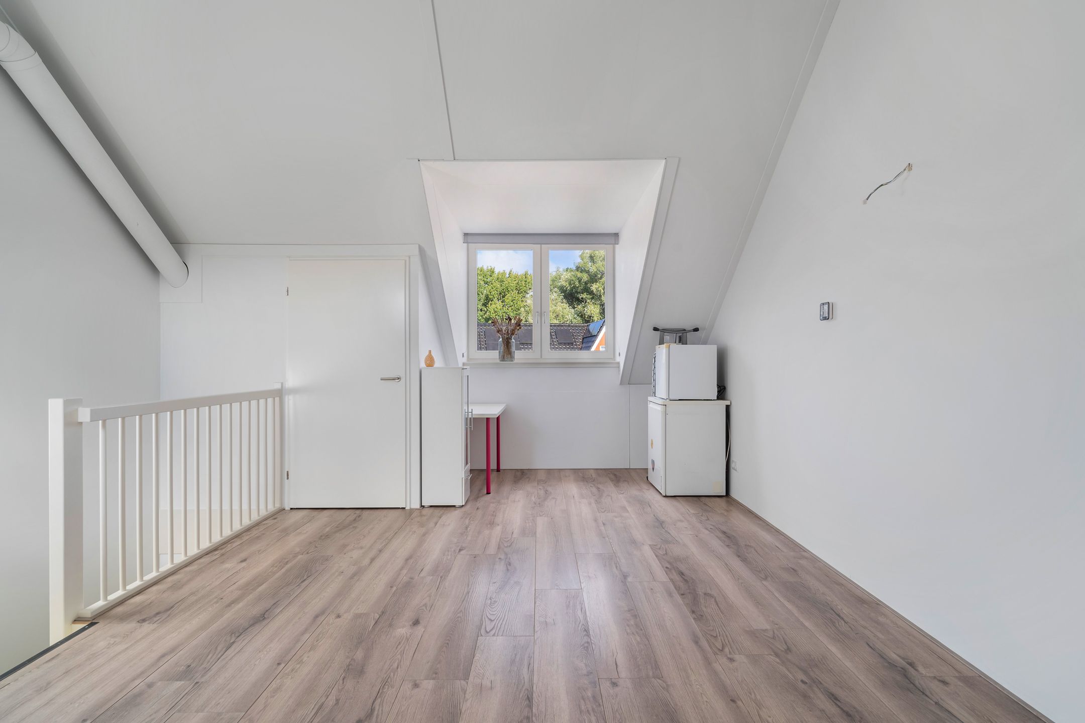 Foto 42 van Edgar du Perronstraat 143