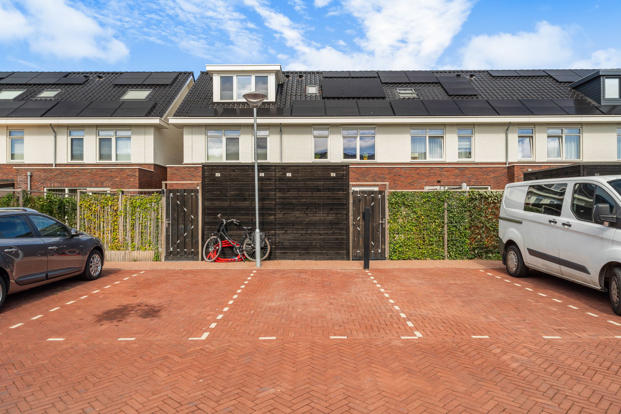 Foto 48 van Edgar du Perronstraat 143