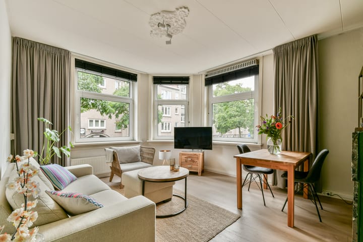 Photo 2 of Van Hallstraat 83-1