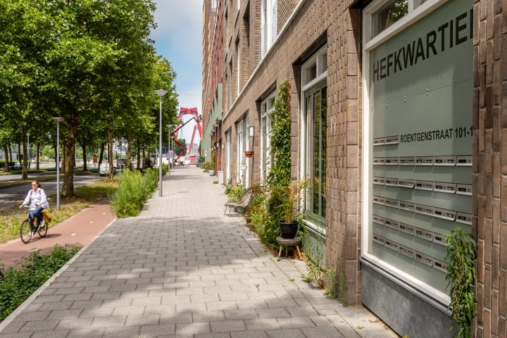 Foto 44 van Roentgenstraat 151