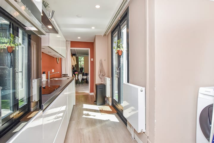 Photo 22 of Bazarlaan 54