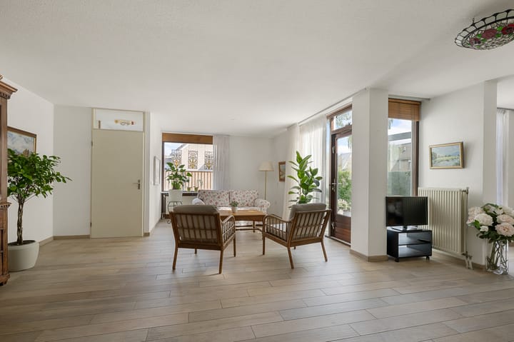 Photo 6 of Kalander 44