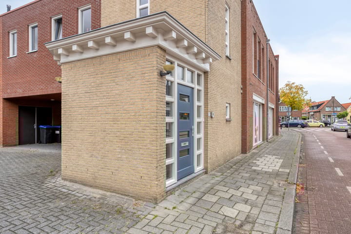 Photo 6 of Julianastraat 12