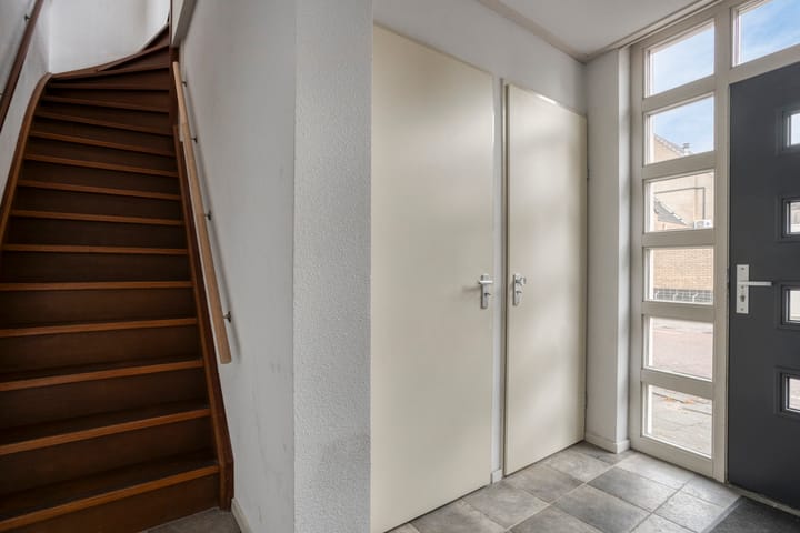 Photo 8 of Julianastraat 12