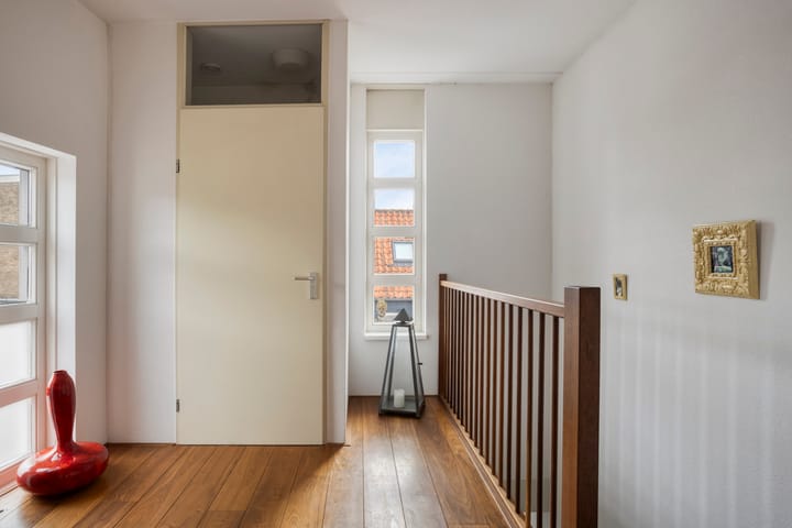 Photo 9 of Julianastraat 12