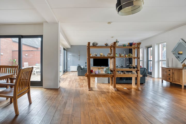 Photo 11 of Julianastraat 12