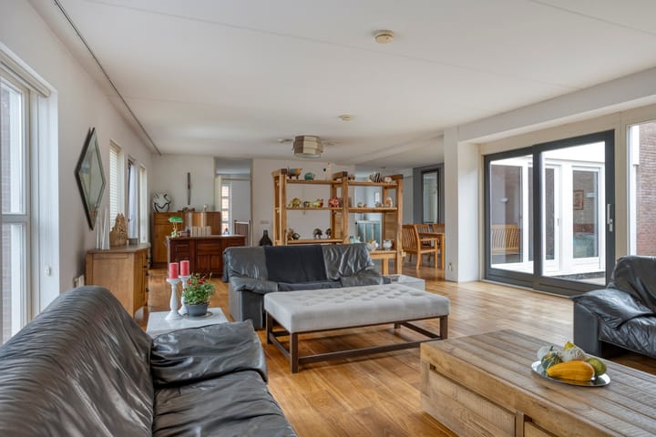 Photo 14 of Julianastraat 12