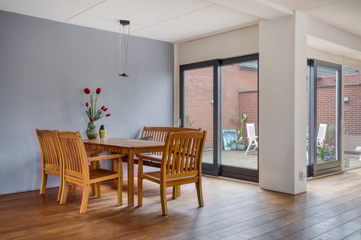 Photo 16 of Julianastraat 12