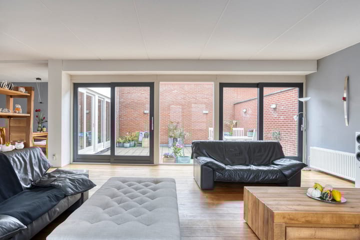 Photo 18 of Julianastraat 12