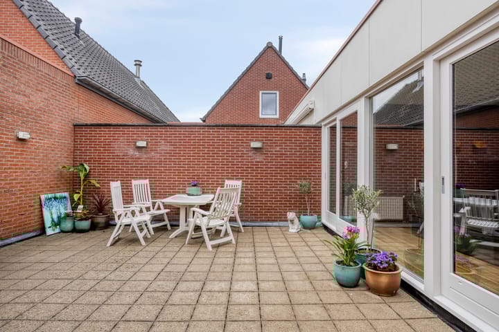 Photo 19 of Julianastraat 12