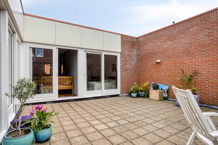 Photo 21 of Julianastraat 12