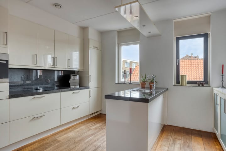 Photo 22 of Julianastraat 12