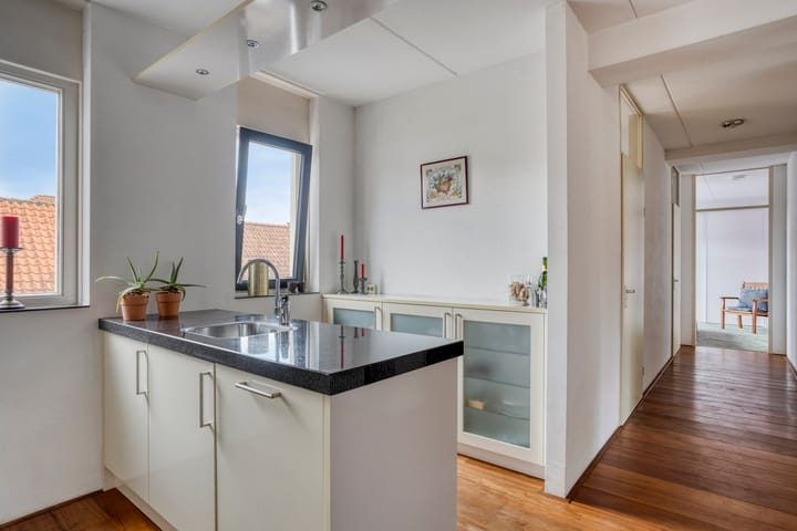 Photo 23 of Julianastraat 12