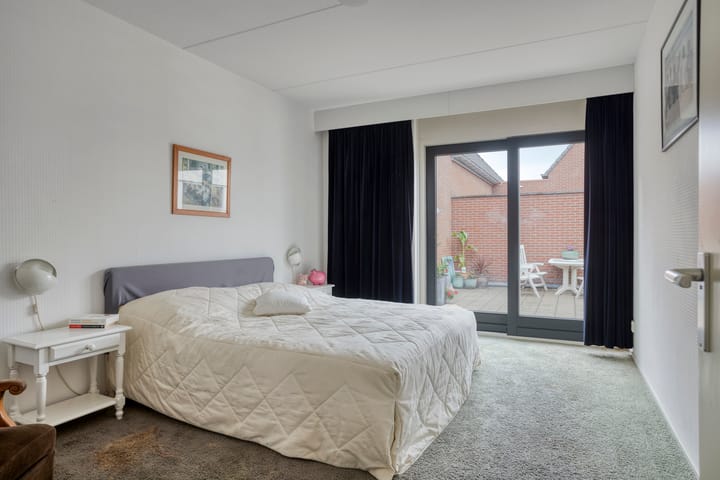 Photo 25 of Julianastraat 12