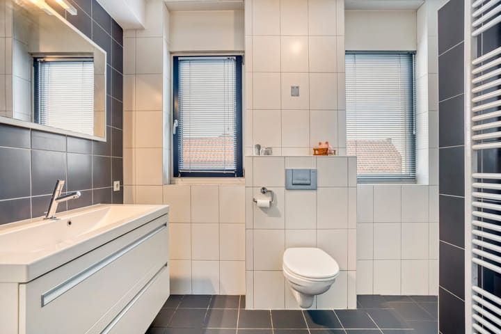 Photo 28 of Julianastraat 12