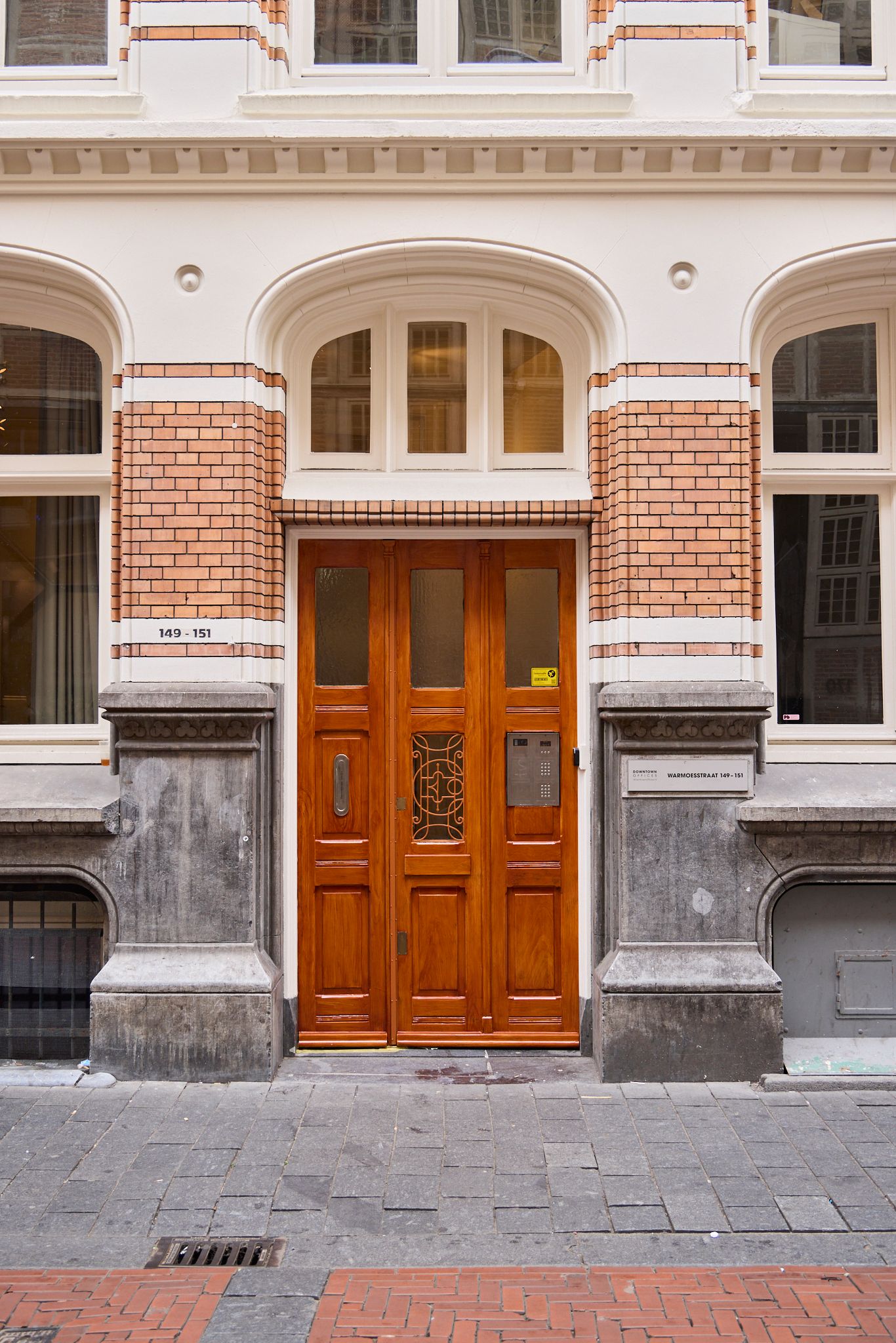 Bekijk foto 2 van Warmoesstraat 149