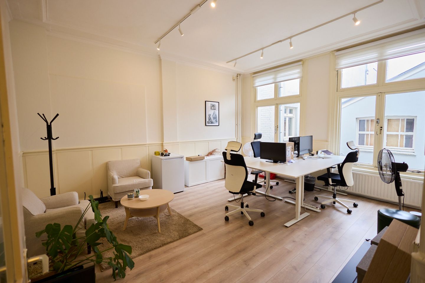 Bekijk foto 1 van Warmoesstraat 149