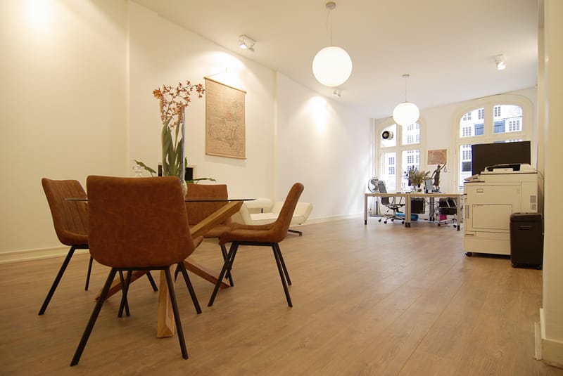 View photo 1 of Warmoesstraat 151