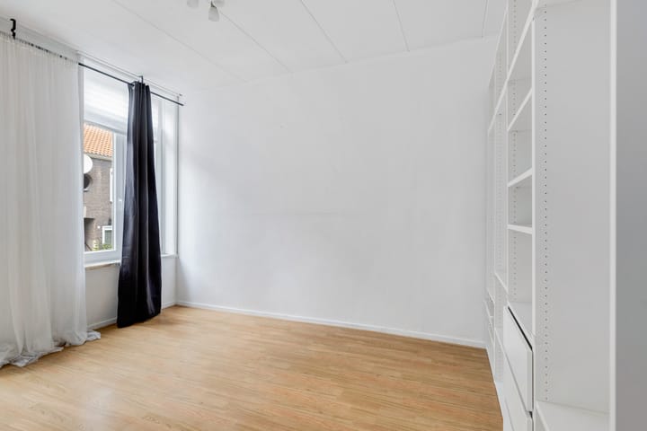 Photo 18 of Johan de Meesterstraat 10-A