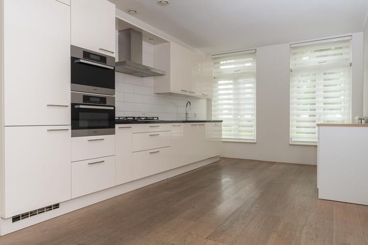 Photo 2 of Huijgensstraat 71