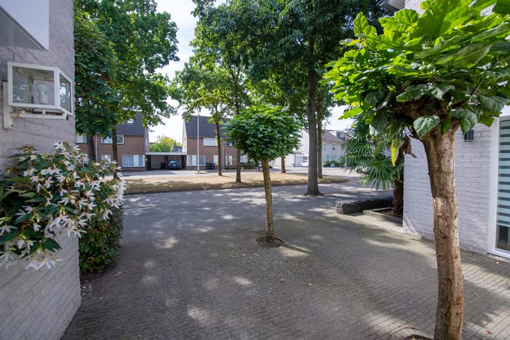 Foto 10 van Genemuidenstraat 11