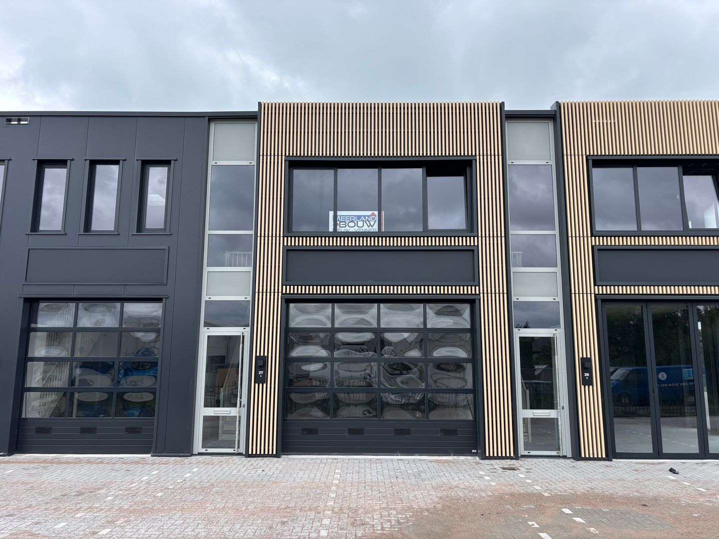 View photo 1 of Afmijnstraat 37