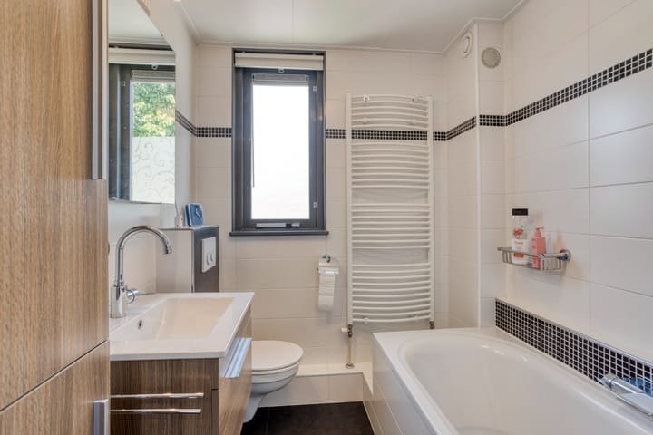 Foto 15 van Leliestraat 10